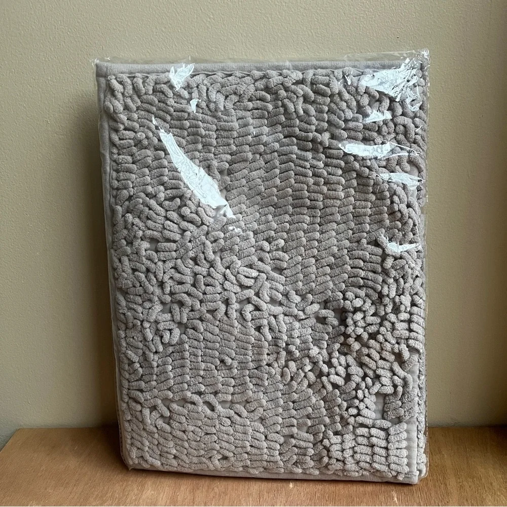 Gray Soft Chenille Very Small (16” x 24”) Bath Rug Mat & Toothbrush Stand
